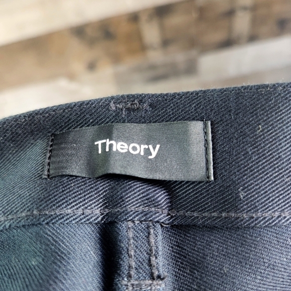 New Theory Slim-Fit Five-Pocket Pant in Stretch Cotton Twill - Picture 9 of 10